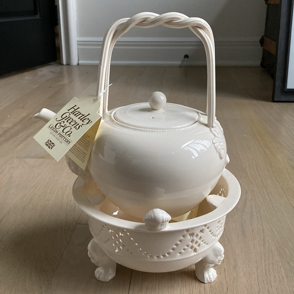 Hartley Greens Leeds Pottery Chocolate Kettle and Lid with Stand